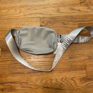 COPY - LULULEMON BELT BAG